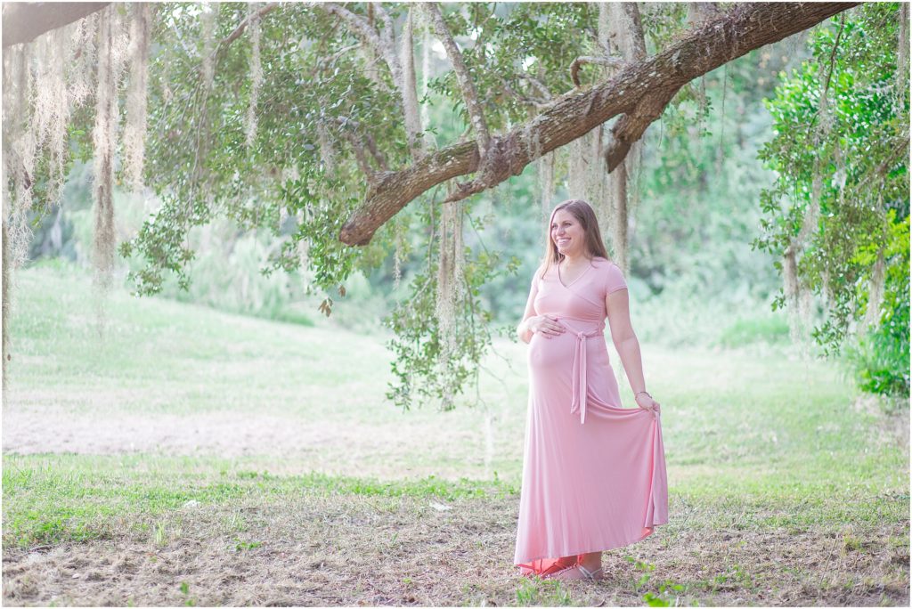 Mom to be pregnant with baby girl.